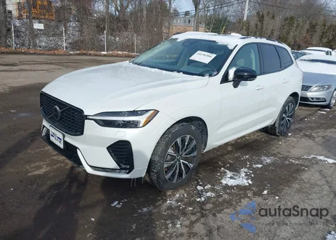 2025 Volvo Xc60 B5 Core z USA, uszkodzony, nr VIN YV4M12RJ7S1019337